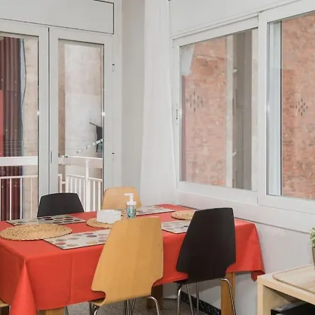 Apartment Sunny And Quiet Sagrada Familia