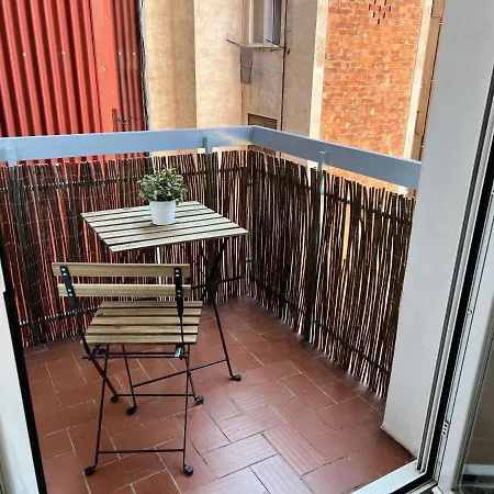 Apartment Sunny And Quiet Sagrada Familia